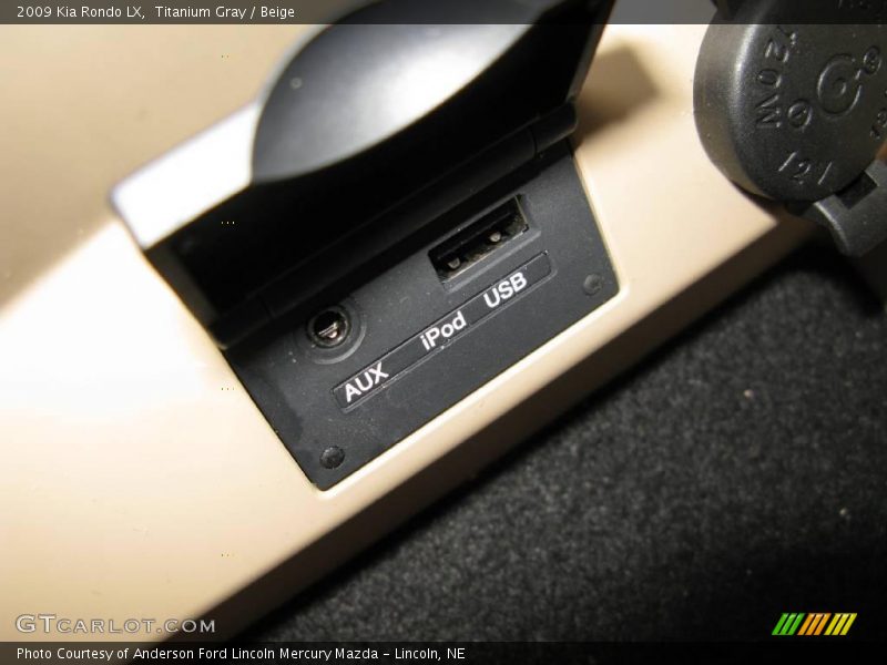 Titanium Gray / Beige 2009 Kia Rondo LX