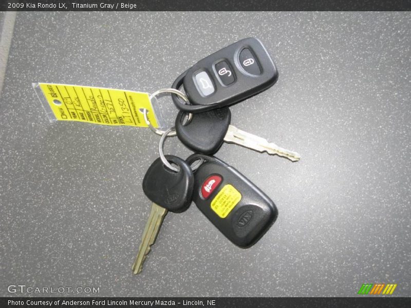 Titanium Gray / Beige 2009 Kia Rondo LX
