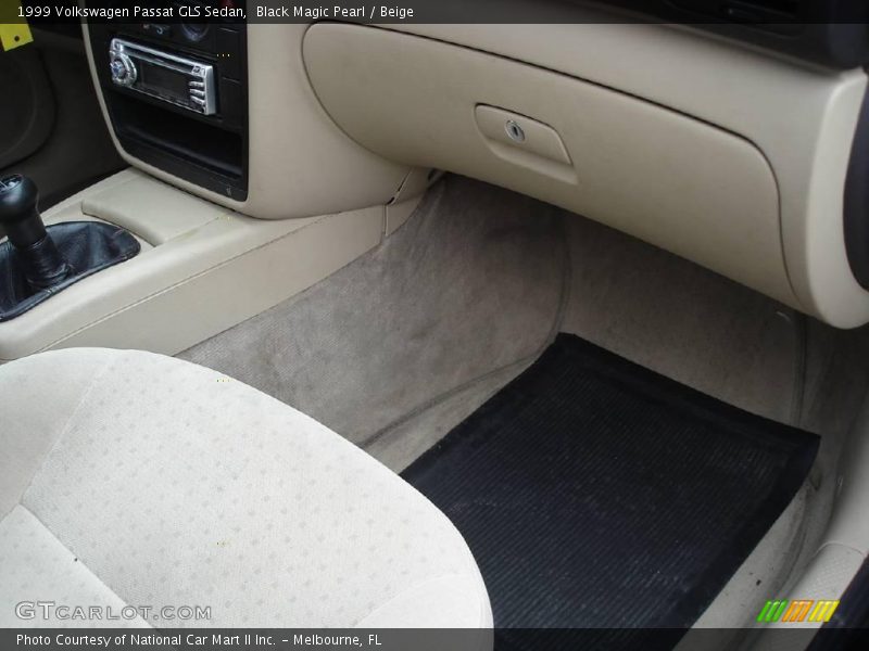 Black Magic Pearl / Beige 1999 Volkswagen Passat GLS Sedan