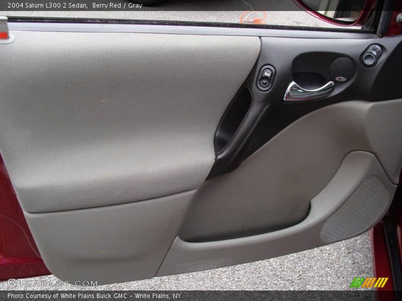Berry Red / Gray 2004 Saturn L300 2 Sedan