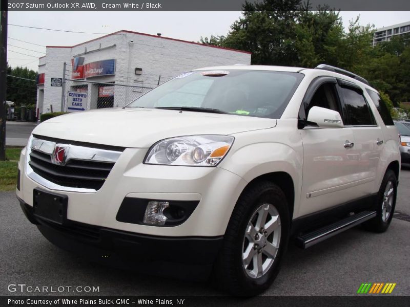 Cream White / Black 2007 Saturn Outlook XR AWD