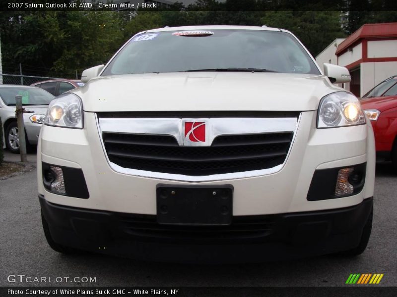 Cream White / Black 2007 Saturn Outlook XR AWD