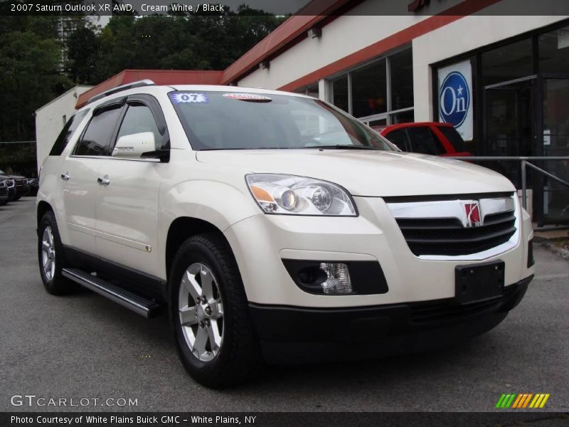 Cream White / Black 2007 Saturn Outlook XR AWD