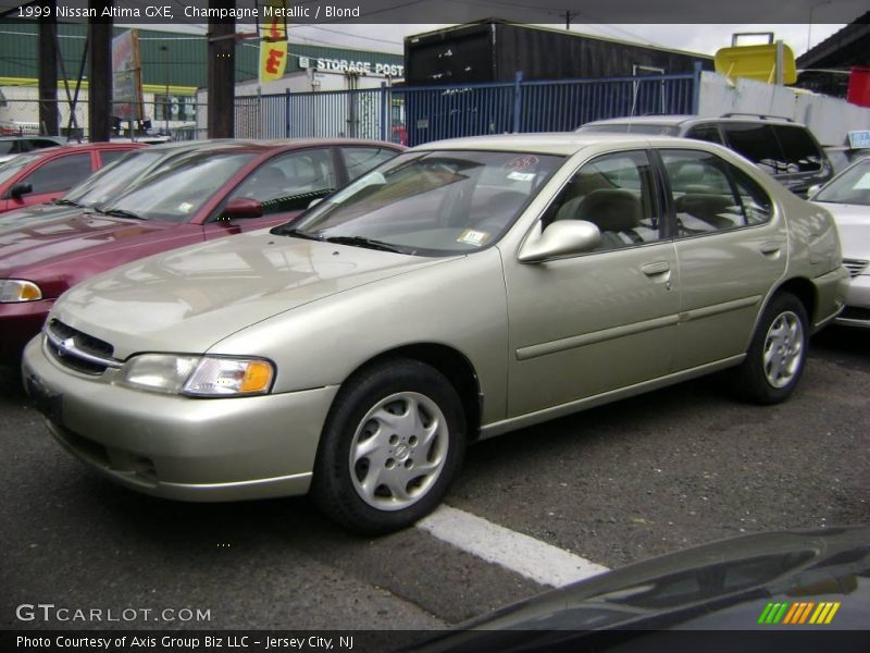 Champagne Metallic / Blond 1999 Nissan Altima GXE