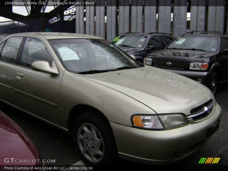 Champagne Metallic / Blond 1999 Nissan Altima GXE
