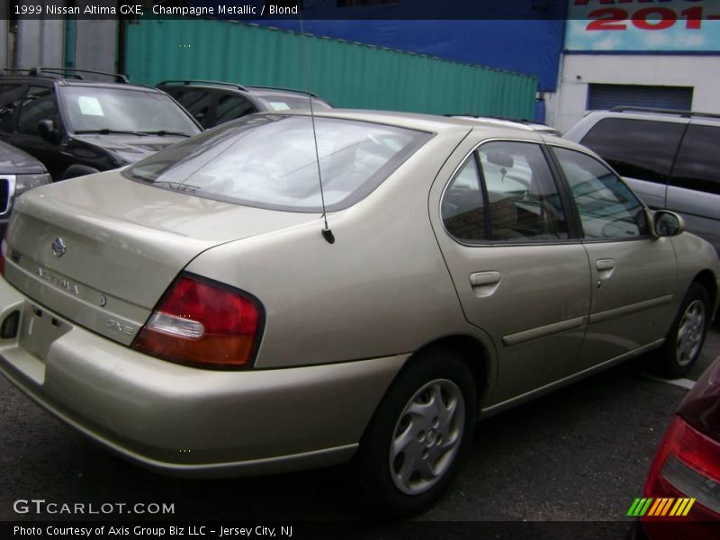 Champagne Metallic / Blond 1999 Nissan Altima GXE