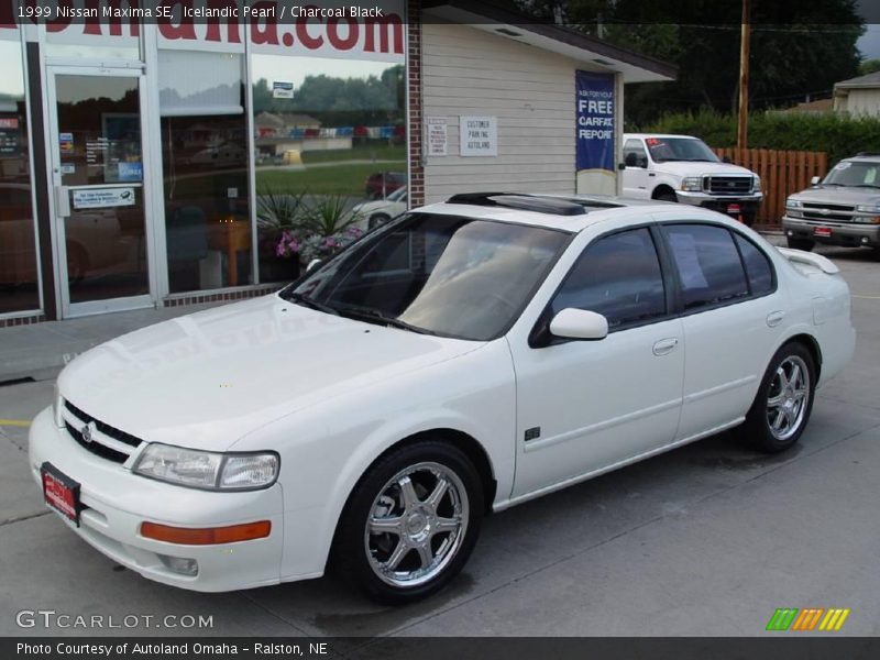 Icelandic Pearl / Charcoal Black 1999 Nissan Maxima SE