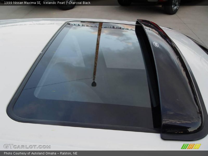 Icelandic Pearl / Charcoal Black 1999 Nissan Maxima SE