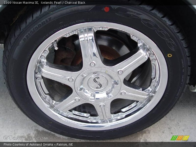 Icelandic Pearl / Charcoal Black 1999 Nissan Maxima SE