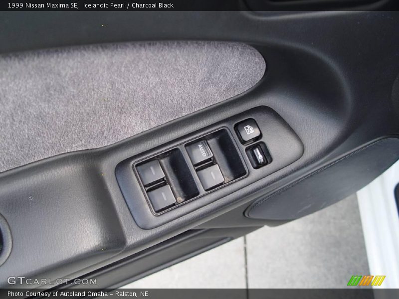 Icelandic Pearl / Charcoal Black 1999 Nissan Maxima SE