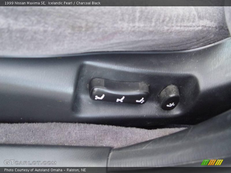 Icelandic Pearl / Charcoal Black 1999 Nissan Maxima SE