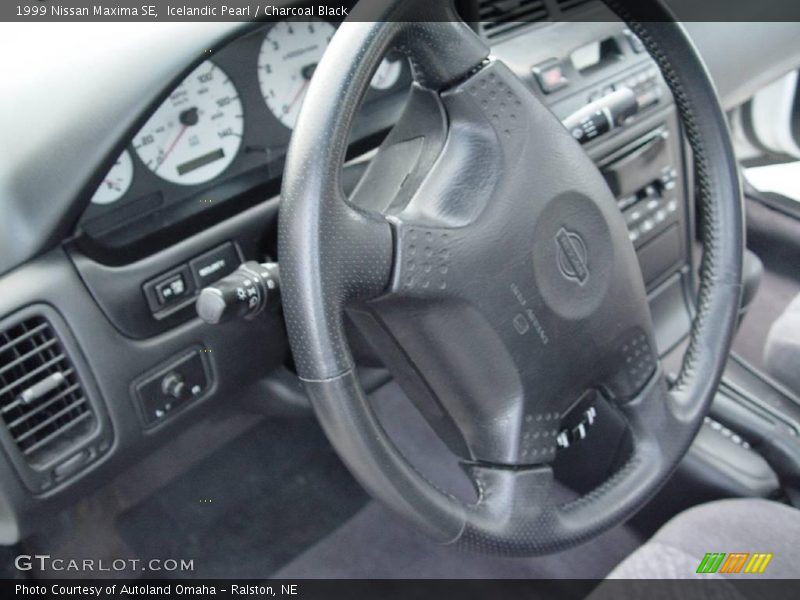 Icelandic Pearl / Charcoal Black 1999 Nissan Maxima SE