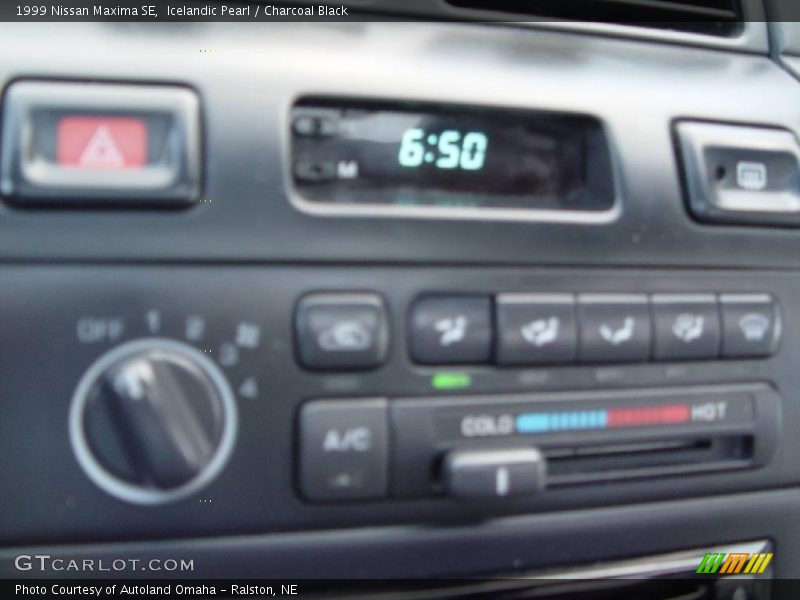 Icelandic Pearl / Charcoal Black 1999 Nissan Maxima SE