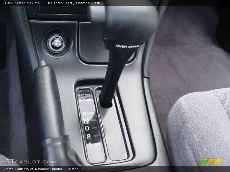 Icelandic Pearl / Charcoal Black 1999 Nissan Maxima SE