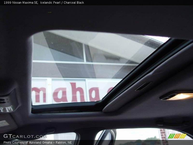 Icelandic Pearl / Charcoal Black 1999 Nissan Maxima SE