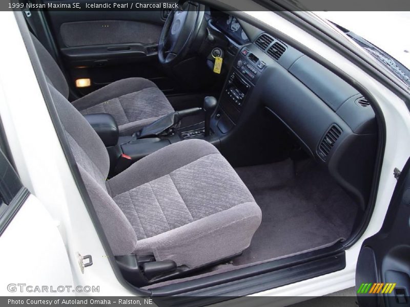 Icelandic Pearl / Charcoal Black 1999 Nissan Maxima SE