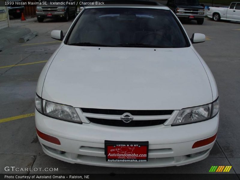 Icelandic Pearl / Charcoal Black 1999 Nissan Maxima SE
