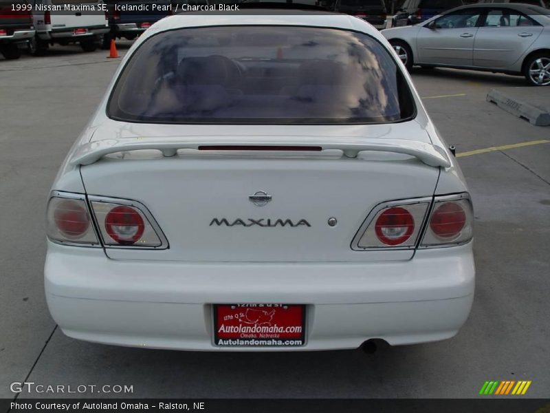 Icelandic Pearl / Charcoal Black 1999 Nissan Maxima SE