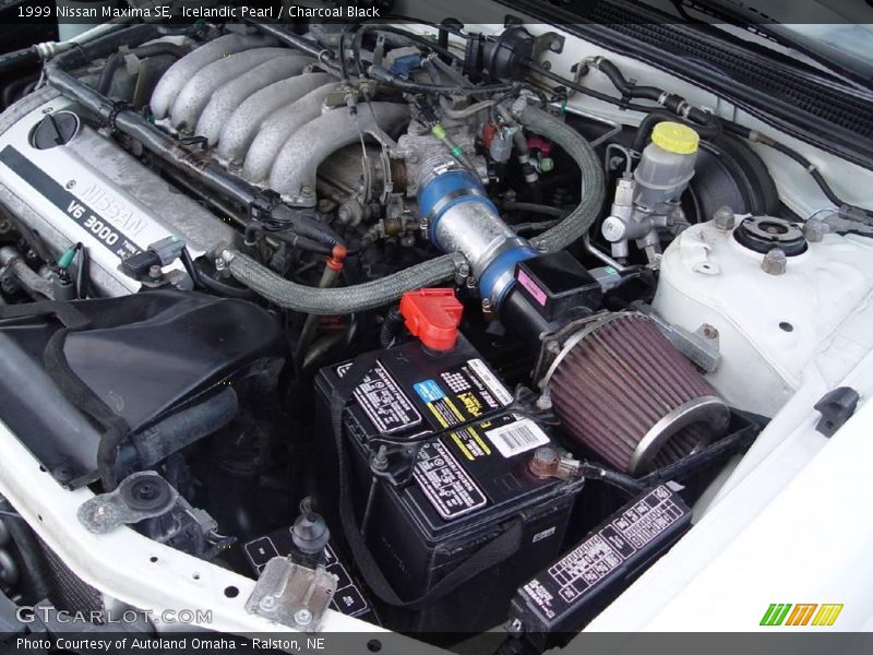 Icelandic Pearl / Charcoal Black 1999 Nissan Maxima SE