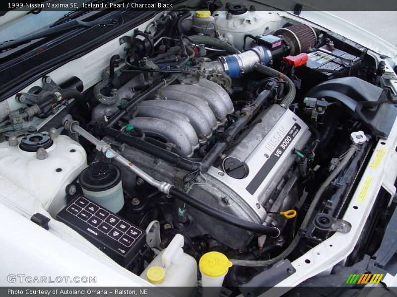 Icelandic Pearl / Charcoal Black 1999 Nissan Maxima SE