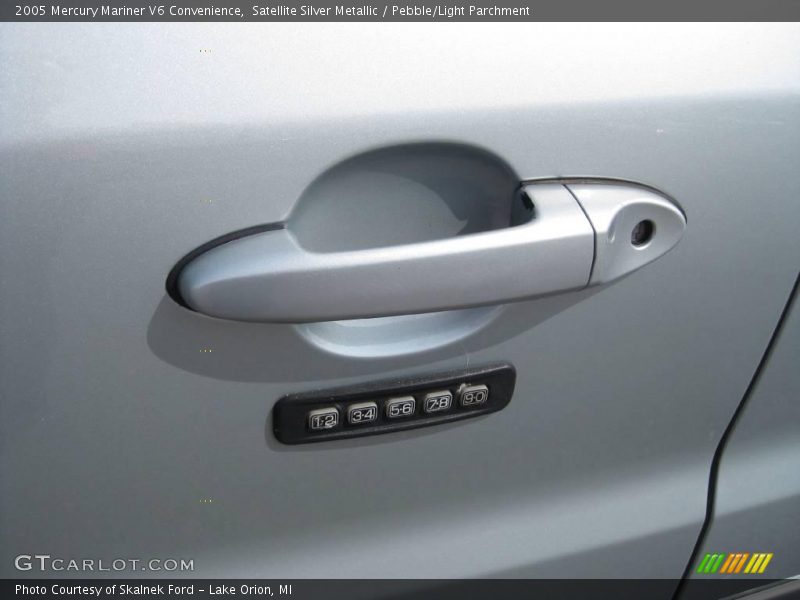 Satellite Silver Metallic / Pebble/Light Parchment 2005 Mercury Mariner V6 Convenience