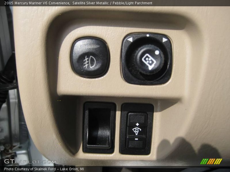 Satellite Silver Metallic / Pebble/Light Parchment 2005 Mercury Mariner V6 Convenience