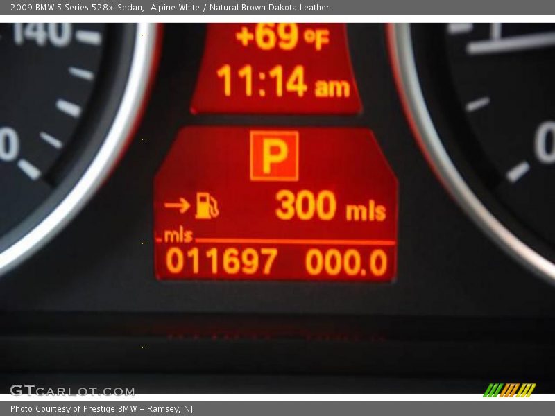 Alpine White / Natural Brown Dakota Leather 2009 BMW 5 Series 528xi Sedan
