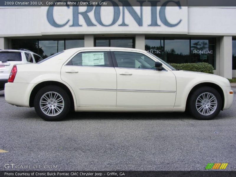 Cool Vanilla White / Dark Slate Gray 2009 Chrysler 300 LX