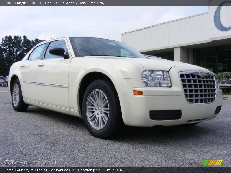 Cool Vanilla White / Dark Slate Gray 2009 Chrysler 300 LX