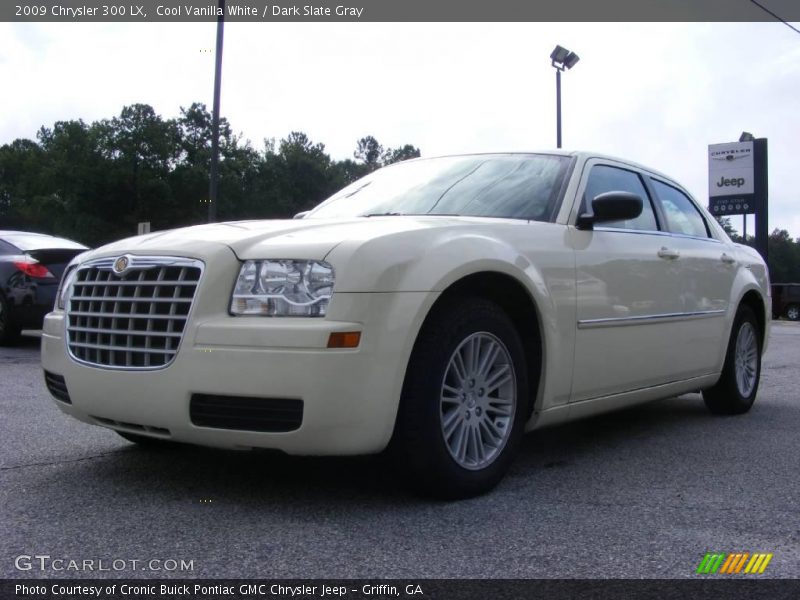 Cool Vanilla White / Dark Slate Gray 2009 Chrysler 300 LX