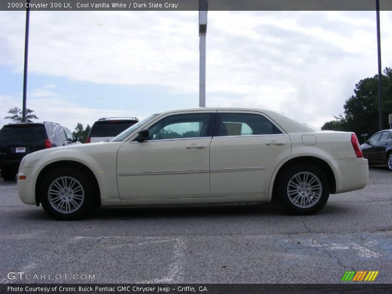Cool Vanilla White / Dark Slate Gray 2009 Chrysler 300 LX