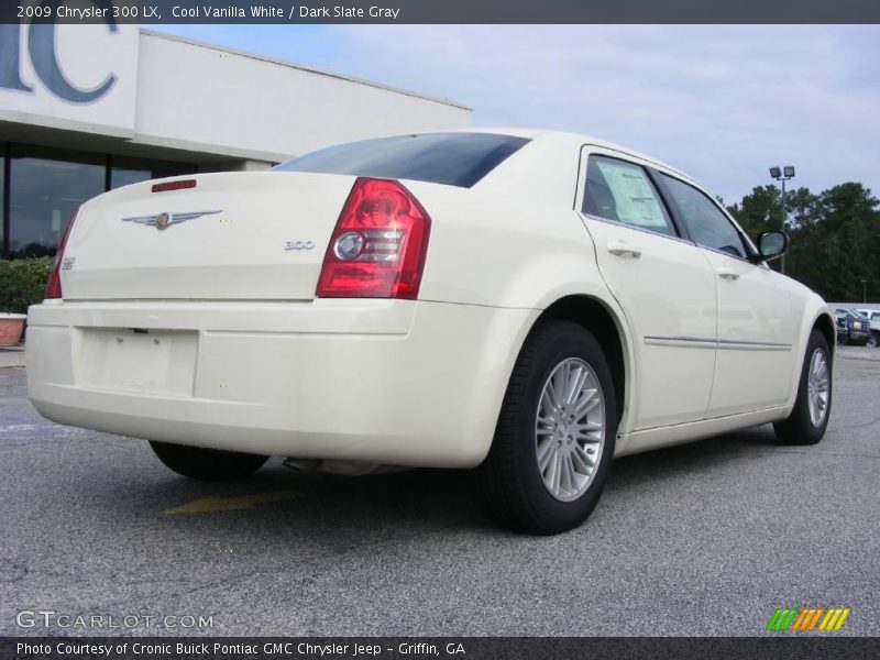Cool Vanilla White / Dark Slate Gray 2009 Chrysler 300 LX