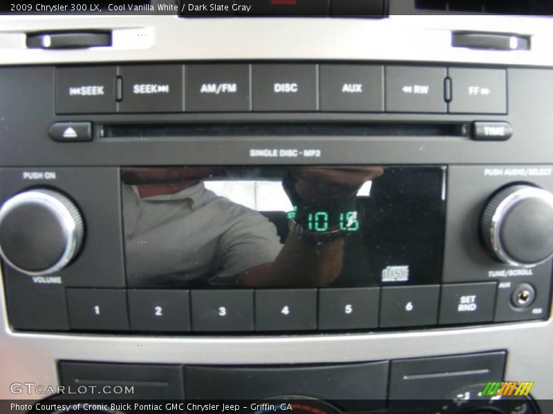 Cool Vanilla White / Dark Slate Gray 2009 Chrysler 300 LX