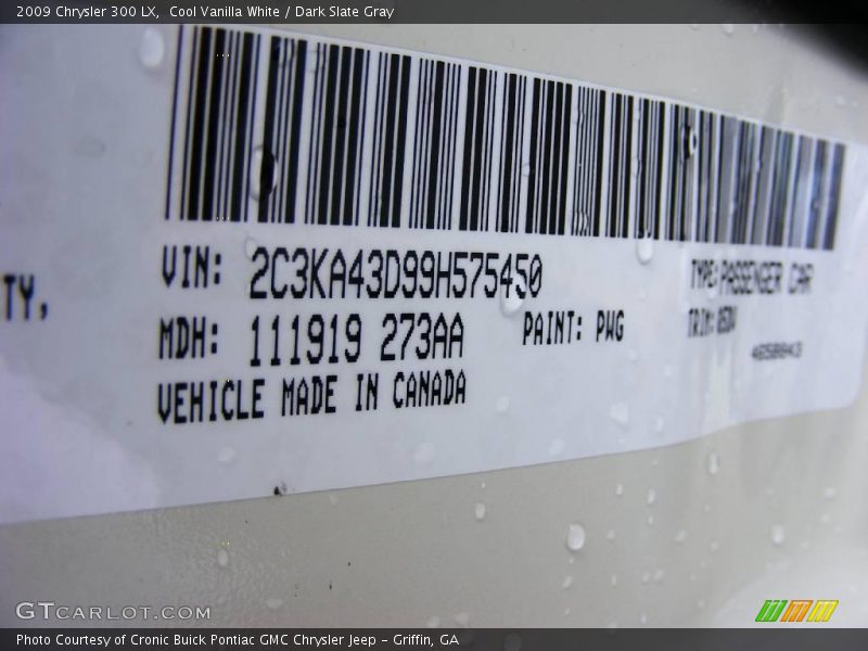 Cool Vanilla White / Dark Slate Gray 2009 Chrysler 300 LX