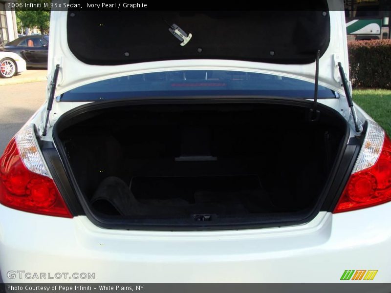 Ivory Pearl / Graphite 2006 Infiniti M 35x Sedan