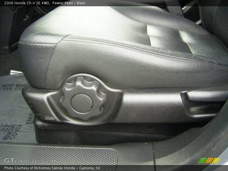 Pewter Pearl / Black 2006 Honda CR-V SE 4WD