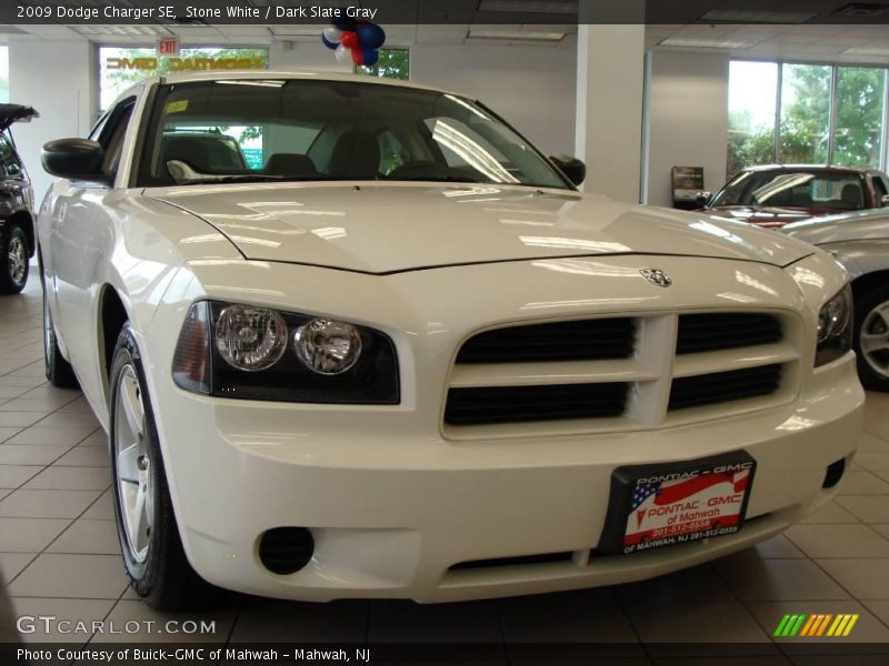 Stone White / Dark Slate Gray 2009 Dodge Charger SE