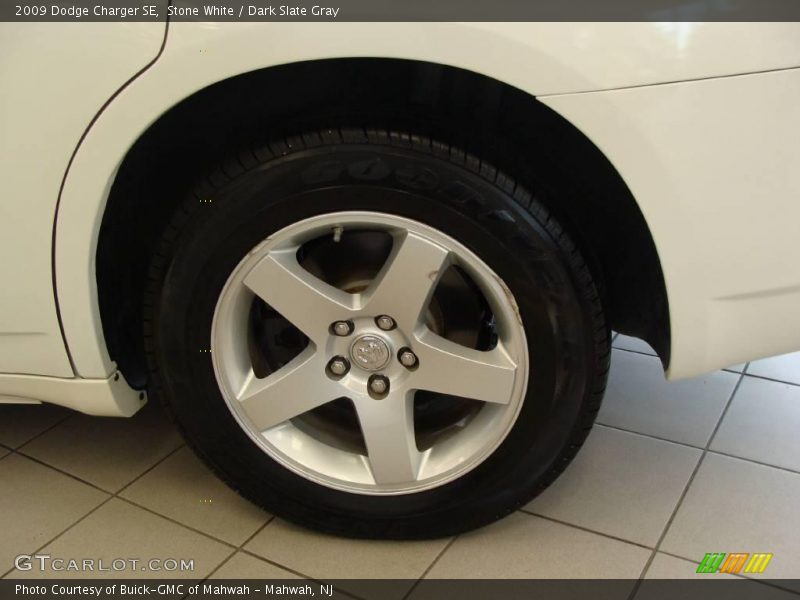 Stone White / Dark Slate Gray 2009 Dodge Charger SE