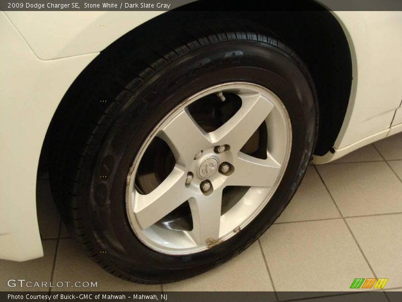 Stone White / Dark Slate Gray 2009 Dodge Charger SE
