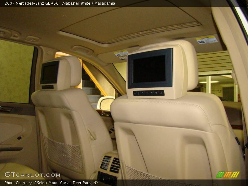 Alabaster White / Macadamia 2007 Mercedes-Benz GL 450