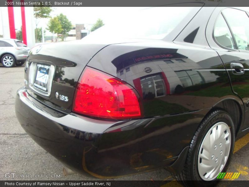 Blackout / Sage 2005 Nissan Sentra 1.8 S