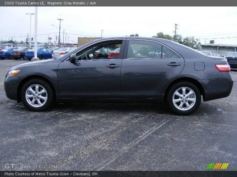 Magnetic Gray Metallic / Ash 2009 Toyota Camry LE