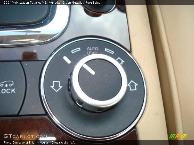 Venetian Green Metallic / Pure Beige 2004 Volkswagen Touareg V8