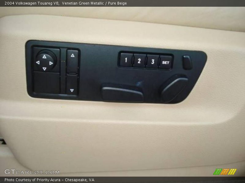 Venetian Green Metallic / Pure Beige 2004 Volkswagen Touareg V8