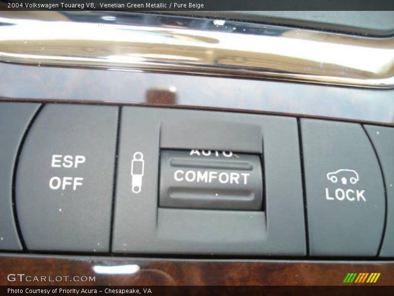 Venetian Green Metallic / Pure Beige 2004 Volkswagen Touareg V8