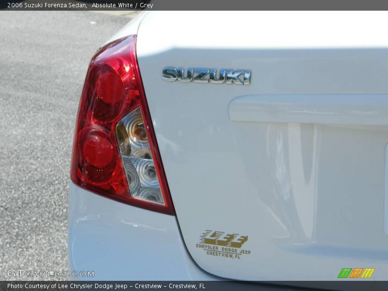 Absolute White / Grey 2006 Suzuki Forenza Sedan