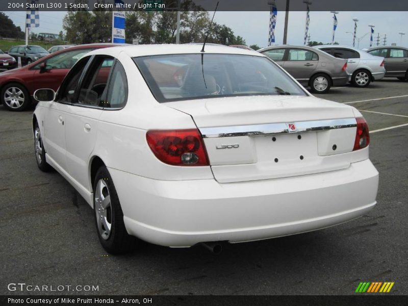 Cream White / Light Tan 2004 Saturn L300 1 Sedan