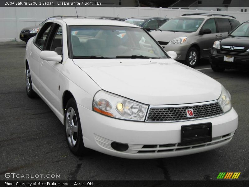 Cream White / Light Tan 2004 Saturn L300 1 Sedan