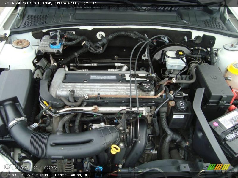 Cream White / Light Tan 2004 Saturn L300 1 Sedan