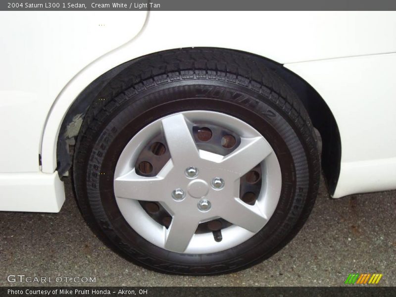 Cream White / Light Tan 2004 Saturn L300 1 Sedan